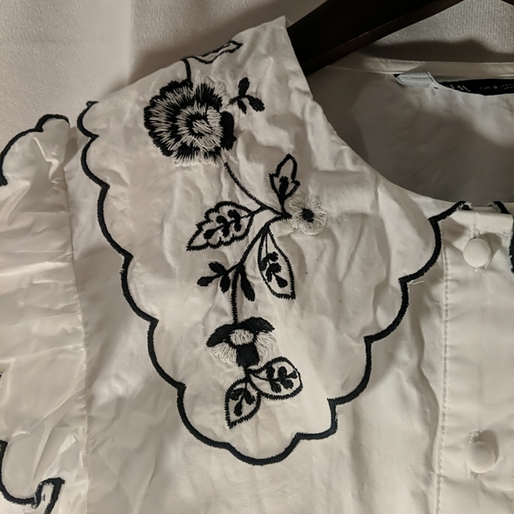 ZARA Embroidered Floral White Dress Shirt Button-up Peasant small s black collar - Picture 5 of 15